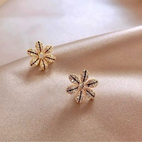 NWOT - Sparkling Petal Flower Stud Earrings - Picture 3 of 8